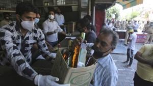 Mumbai civic body allows home delivery of liquor in non-containment zones. (File photo)(AP) Mumbai civic body allows home delivery of liquor in non-containment zones. (File photo)(AP)
