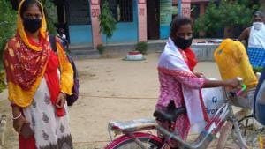 Jyoti Kumari was given a new cycle, school uniform and text books in recognition of her herculean effort.(Sourced Photo) Jyoti Kumari was given a new cycle, school uniform and text books in recognition of her herculean effort.(Sourced Photo)