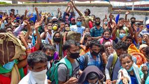 So far 157 migrants have tested positive for Covid-19 in Uttarakhand.(PTI) So far 157 migrants have tested positive for Covid-19 in Uttarakhand.(PTI)