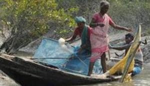 Lakhs of people were rendered homeless as the cyclone cut a path of destruction through half a dozen districts of West Bengal, including Kolkata, on Wednesday night, blowing away shanties, uprooting thousands of trees besides swamping low-lying areas.(Subhankar Chakraborty/HT PHOTO) Lakhs of people were rendered homeless as the cyclone cut a path of destruction through half a dozen districts of West Bengal, including Kolkata, on Wednesday night, blowing away shanties, uprooting thousands of trees besides swamping low-lying areas.(Subhankar Chakraborty/HT PHOTO)