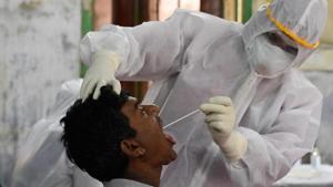 A medical professional wearing PPE suit takes a swab sample from a man for Covid-19 test during lockdown.(Samir Jana / Hindustan Times) A medical professional wearing PPE suit takes a swab sample from a man for Covid-19 test during lockdown.(Samir Jana / Hindustan Times)