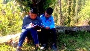Students studying at a hilltop in Bangaan region of Uttarkashi near Himachal Pradesh border where they get proper mobile connectivity.(HT Photo) Students studying at a hilltop in Bangaan region of Uttarkashi near Himachal Pradesh border where they get proper mobile connectivity.(HT Photo)