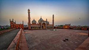 Jama Masjid wears a deserted look on the eve of Eid-ul-Fitr, during the ongoing Covid-19 nationwide lockdown in Old Delhi on Sunday.(PTI Photo) Jama Masjid wears a deserted look on the eve of Eid-ul-Fitr, during the ongoing Covid-19 nationwide lockdown in Old Delhi on Sunday.(PTI Photo)