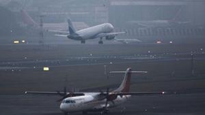 Airport sources said that few more flights are likely to be added to the schedule by late afternoon.(Pratik Chorge/HT file photo) Airport sources said that few more flights are likely to be added to the schedule by late afternoon.(Pratik Chorge/HT file photo)