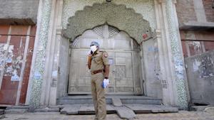Shops around Jama Masjid in Sector 8, Noida’s largest mosque, remain closed as they are part of a containment zone.(Sunil Ghosh/HT file photo) Shops around Jama Masjid in Sector 8, Noida’s largest mosque, remain closed as they are part of a containment zone.(Sunil Ghosh/HT file photo)