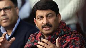 BJP leader Manoj Tiwari has defended playing cricket and said he followed all social distancing measures.(HT Photo) BJP leader Manoj Tiwari has defended playing cricket and said he followed all social distancing measures.(HT Photo)