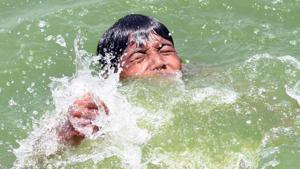 A boy seen relaxing in the waters of Kanke dam to beat the heat on a hot summer day, in Ranchi, India, on Sunday, May 24, 2020.(Photo by Diwakar Prasad/ Hindustan Times) A boy seen relaxing in the waters of Kanke dam to beat the heat on a hot summer day, in Ranchi, India, on Sunday, May 24, 2020.(Photo by Diwakar Prasad/ Hindustan Times)