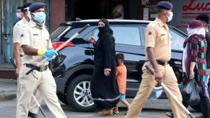 Delhi government issued an order directing district magistrate in all 11 revenue districts in the city to appoint a nodal officer to ensure that essential commodities, services and medicines are supplied at the doorstep of families, who are living in home quarantine.(Satish Bate/HT Photo) Delhi government issued an order directing district magistrate in all 11 revenue districts in the city to appoint a nodal officer to ensure that essential commodities, services and medicines are supplied at the doorstep of families, who are living in home quarantine.(Satish Bate/HT Photo)