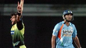 Pakistani cricketer Shahid Afridi (L) celebrates the dismissal of Indian cricketer Yuvraj Singh (R)(AFP) Pakistani cricketer Shahid Afridi (L) celebrates the dismissal of Indian cricketer Yuvraj Singh (R)(AFP)