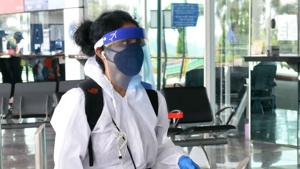 An air passenger in PPE kit due to spread of Coronavirus in New Delhi.(Diwakar Prasad/ Hindustan Times) An air passenger in PPE kit due to spread of Coronavirus in New Delhi.(Diwakar Prasad/ Hindustan Times)