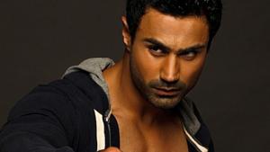 Model Karan Oberoi shows how one can still maintain those prized six-pack abs during quarantine. Model Karan Oberoi shows how one can still maintain those prized six-pack abs during quarantine.