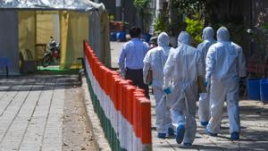 Members of a Delhi Forensic Science Laboratory (FSL) team in Personal Protection Equipment (PPE) kits during an investigation into the Tablighi Jamaat incident at the Alami Markaz Banglewali Masjid on Sunday, April 5, 2020.(Amal KS/HT PHOTO) Members of a Delhi Forensic Science Laboratory (FSL) team in Personal Protection Equipment (PPE) kits during an investigation into the Tablighi Jamaat incident at the Alami Markaz Banglewali Masjid on Sunday, April 5, 2020.(Amal KS/HT PHOTO)
