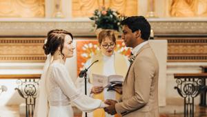 The image shows the happy couple getting married.(Twitter/@GSTTnhs) The image shows the happy couple getting married.(Twitter/@GSTTnhs)