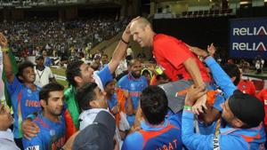 Members of the Indian cricket team lift Gary Kirsten after winning the 2011 World Cup.(Getty Images) Members of the Indian cricket team lift Gary Kirsten after winning the 2011 World Cup.(Getty Images)