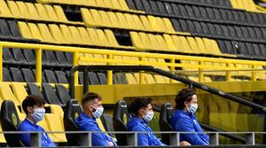 Schalke substitutes wearing protective face masks maintain social distance, as play resumes behind closed doors following the outbreak of the coronavirus disease (COVID-19).(REUTERS) Schalke substitutes wearing protective face masks maintain social distance, as play resumes behind closed doors following the outbreak of the coronavirus disease (COVID-19).(REUTERS)