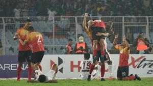 East Bengal celebrates 3-2 victory over Mohun Bagan at the I-League match, at Salt Lake stadium.(Arijit Sen/HT Photo) East Bengal celebrates 3-2 victory over Mohun Bagan at the I-League match, at Salt Lake stadium.(Arijit Sen/HT Photo)