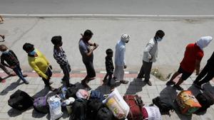 Migrant workers and their families wait to get on a bus to reach a railway station to board a train to their home state of Uttar Pradesh, during an extended lockdown to slow the spreading of the coronavirus disease (COVID-19), in New Delhi, India, May 26, 2020.(REUTERS) Migrant workers and their families wait to get on a bus to reach a railway station to board a train to their home state of Uttar Pradesh, during an extended lockdown to slow the spreading of the coronavirus disease (COVID-19), in New Delhi, India, May 26, 2020.(REUTERS)