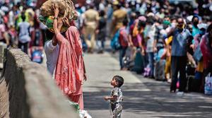 Migrant workers in Mumbai wait to catch a bus to the Bandra railway station on Thursday.(Pratik Chorge/HT) Migrant workers in Mumbai wait to catch a bus to the Bandra railway station on Thursday.(Pratik Chorge/HT)