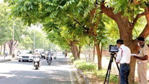 The traffic police used the three recently-acquired automatic number plate recognition systems to issue the challans.(Photo from: Twitter) The traffic police used the three recently-acquired automatic number plate recognition systems to issue the challans.(Photo from: Twitter)