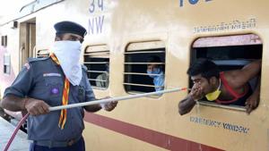 A few incidents of migrant workers onboard Shramik Special trains alleging scarcity of water and food on trains were reported in the last week.(PTI Photo) A few incidents of migrant workers onboard Shramik Special trains alleging scarcity of water and food on trains were reported in the last week.(PTI Photo)