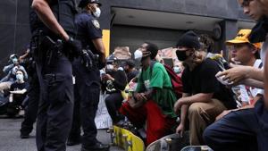 Protesters kneel in front of police officers during an "I can't breathe" vigil and rally in New York, US, following the death of African-American George Floyd who was seen in graphic video footage gasping for breath as a white police officer knelt on his neck in Minneapolis, Minnesota.(REUTERS) Protesters kneel in front of police officers during an "I can't breathe" vigil and rally in New York, US, following the death of African-American George Floyd who was seen in graphic video footage gasping for breath as a white police officer knelt on his neck in Minneapolis, Minnesota.(REUTERS)