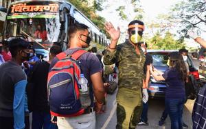 Sonu Sood has been sending migrants back to their native places amid Covid-19 crisis.(PTI) Sonu Sood has been sending migrants back to their native places amid Covid-19 crisis.(PTI)