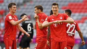 Bayern Munich's Robert Lewandowski celebrates with teammates their goal, as play resumes behind closed doors following the outbreak of the coronavirus disease (COVID-19)(REUTERS) Bayern Munich's Robert Lewandowski celebrates with teammates their goal, as play resumes behind closed doors following the outbreak of the coronavirus disease (COVID-19)(REUTERS)