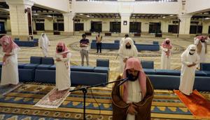 Muslims perform the Al-Fajr prayer inside the Al-Rajhi Mosque while practising social distancing, after the announcement of the easing of lockdown measures amid the coronavirus disease (Covid-19) outbreak, in Riyadh, Saudi Arabia May 31, 2020.(REUTERS) Muslims perform the Al-Fajr prayer inside the Al-Rajhi Mosque while practising social distancing, after the announcement of the easing of lockdown measures amid the coronavirus disease (Covid-19) outbreak, in Riyadh, Saudi Arabia May 31, 2020.(REUTERS)