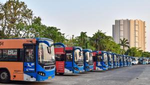 The West Bengal government, in an order issued on Saturday, allowed intra-state (inter-district) movement of government and private buses from June 1, with passengers not more than the actual seating capacity of the bus.(PTI) The West Bengal government, in an order issued on Saturday, allowed intra-state (inter-district) movement of government and private buses from June 1, with passengers not more than the actual seating capacity of the bus.(PTI)