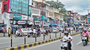 The Uttarakhand has allowed shops and offices in red zones in the state to open.(HT PHOTO) The Uttarakhand has allowed shops and offices in red zones in the state to open.(HT PHOTO)