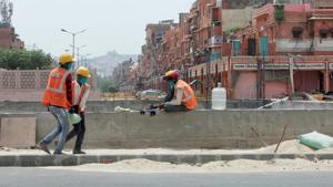 The Centre had, last month, asked states to allow construction work at important infrastructure projects after April 20, an order that did not extend to Delhi due to the rising number of Covid-19 cases in the Capital.(Himanshu Vyas/HT Photo) The Centre had, last month, asked states to allow construction work at important infrastructure projects after April 20, an order that did not extend to Delhi due to the rising number of Covid-19 cases in the Capital.(Himanshu Vyas/HT Photo)