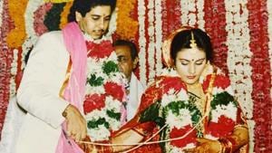Dipika Chikhlia married Hemant Topiwala in 1991. Dipika Chikhlia married Hemant Topiwala in 1991.