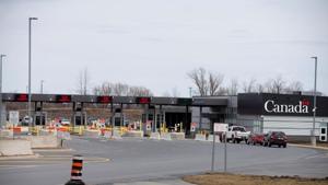 Cars drive through Canadian customs after movement restrictions came into effect due to coronavirus disease in the border town of Cornwall, Ontario, in this file photo.(Reuters Photo) Cars drive through Canadian customs after movement restrictions came into effect due to coronavirus disease in the border town of Cornwall, Ontario, in this file photo.(Reuters Photo)