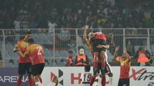 Kolkata, India-Dec 16, 2018: East Bengal celebrates 3-2 victory over Mohun Bagan at the I-League match, at Salt Lake stadium, in Kolkata, India, on Sunday, December 16, 2018.(Arijit Sen/HT Photo) Kolkata, India-Dec 16, 2018: East Bengal celebrates 3-2 victory over Mohun Bagan at the I-League match, at Salt Lake stadium, in Kolkata, India, on Sunday, December 16, 2018.(Arijit Sen/HT Photo)