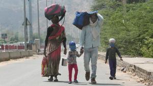 The district administration in Chhatarpur said that barriers will help them get information about the migrant labourers returning to their native villages from other states.(Himanshu Vyas/HT Photo) The district administration in Chhatarpur said that barriers will help them get information about the migrant labourers returning to their native villages from other states.(Himanshu Vyas/HT Photo)