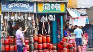 IOC said retail prices of cooking gas was slashed substantially by Rs 162.5 a cylinder in Delhi last month to Rs 581.50 because of a steep decline in international prices.(ANI file photo) IOC said retail prices of cooking gas was slashed substantially by Rs 162.5 a cylinder in Delhi last month to Rs 581.50 because of a steep decline in international prices.(ANI file photo)