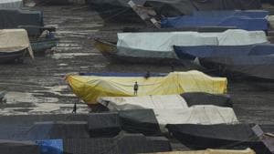 Fisherman parked their boats at the bay as Cyclone Nisarga(Hindustan Times photo) Fisherman parked their boats at the bay as Cyclone Nisarga(Hindustan Times photo)