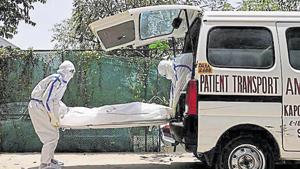 The number of new cases shot up again after a slight dip on Monday, when Delhi added 990 patients to its tally.(REUTERS) The number of new cases shot up again after a slight dip on Monday, when Delhi added 990 patients to its tally.(REUTERS)