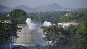 The plant’s director (operation) and production manager G Raju tried to explain that he and others tried to add para-tertiary butyl catechol to reduce the intensity of the leakage.(AP file photo) The plant’s director (operation) and production manager G Raju tried to explain that he and others tried to add para-tertiary butyl catechol to reduce the intensity of the leakage.(AP file photo)