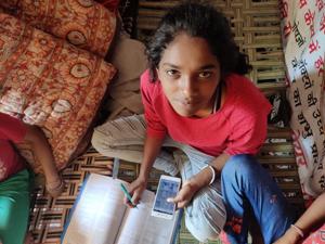 Lessons through cellphones: Harpali Chauhan studies at home with a smartphone borrowed from her daily wager father.(Srishti Jaswal) Lessons through cellphones: Harpali Chauhan studies at home with a smartphone borrowed from her daily wager father.(Srishti Jaswal)