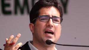 Shah Faesal, had launched his political party named Jammu and Kashmir People's Movement last year.(REUTERS Photo) Shah Faesal, had launched his political party named Jammu and Kashmir People's Movement last year.(REUTERS Photo)