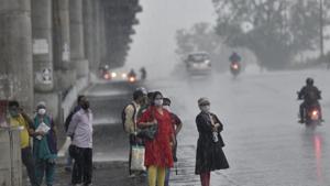 Cyclone Nisarga is expected to hit coastal Maharashtra and Gujarat on Wednesday afternoon.(Satyabrata Tripathy/HT Photo) Cyclone Nisarga is expected to hit coastal Maharashtra and Gujarat on Wednesday afternoon.(Satyabrata Tripathy/HT Photo)