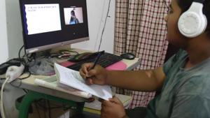 Teachers say they have been taking online classes and concentrating on completing the syllabus, so any move to deduct leaves will not be acceptable to them.(Raj K Raj/HT PHOTO) Teachers say they have been taking online classes and concentrating on completing the syllabus, so any move to deduct leaves will not be acceptable to them.(Raj K Raj/HT PHOTO)