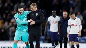 Tottenham Hotspur's Hugo Lloris and Burnley's Joe Hart after the match.(Action Images via Reuters) Tottenham Hotspur's Hugo Lloris and Burnley's Joe Hart after the match.(Action Images via Reuters)