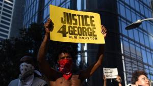 Protesters march at a rally against the death in Minneapolis police custody of George Floyd, in Houston, Texas on Tuesday.(Reuters Photo) Protesters march at a rally against the death in Minneapolis police custody of George Floyd, in Houston, Texas on Tuesday.(Reuters Photo)