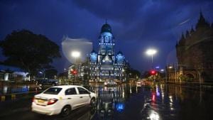 The IMD said that the cyclone was likely to cross north Maharashtra and adjoining south Gujarat coast between Daman and Harihareshwar in Raigad on Wednesday afternoon.(PTI) The IMD said that the cyclone was likely to cross north Maharashtra and adjoining south Gujarat coast between Daman and Harihareshwar in Raigad on Wednesday afternoon.(PTI)