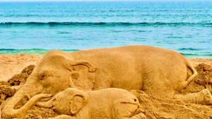 The sand sculpture on Puri beach, Odisha.(Twitter/@sudarsansand) The sand sculpture on Puri beach, Odisha.(Twitter/@sudarsansand)