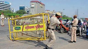 Gurugram police personnel remove barricades along the border with Delhi near Ambience Mall on Wednesday.(Yogendra Kumar/HT PHOTOs) Gurugram police personnel remove barricades along the border with Delhi near Ambience Mall on Wednesday.(Yogendra Kumar/HT PHOTOs)