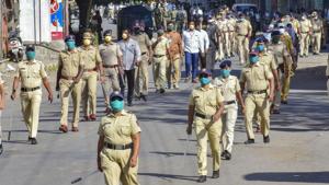 During the nationwide lockdown imposed to curb the spread of coronavirus in the country, there have been 258 instances of assault on Maharashtra Police personnel.(PTI PHOTO.) During the nationwide lockdown imposed to curb the spread of coronavirus in the country, there have been 258 instances of assault on Maharashtra Police personnel.(PTI PHOTO.)