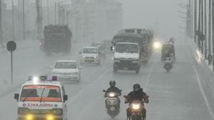 Mumbai recorded moderate showers of 24.8 mm and also passing showers on Thursday morning.(PTI Photo) Mumbai recorded moderate showers of 24.8 mm and also passing showers on Thursday morning.(PTI Photo)